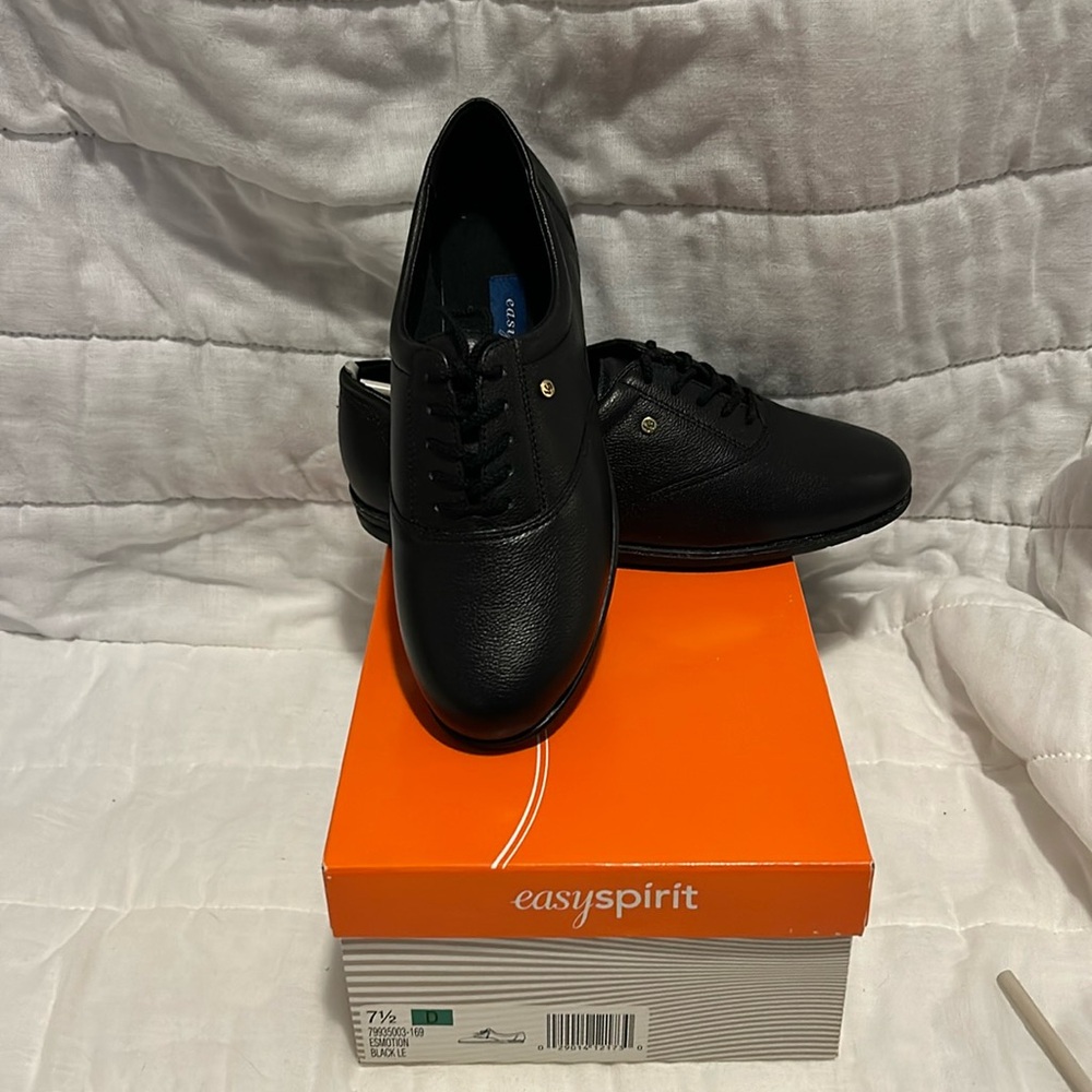 EASY SPIRIT ESMOTION Black Leather Women's Casual Shoes Size 7 D Lace-Up